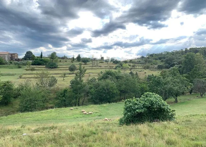 And Large, Beautiful Pool Apartmán