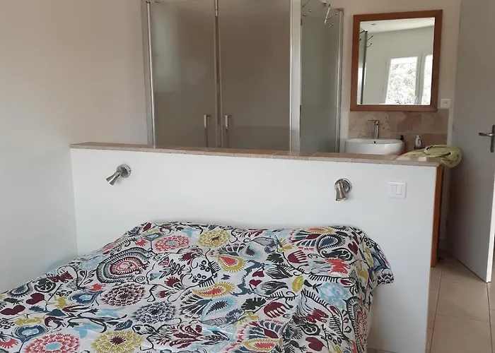 And Large, Beautiful Pool Apartmán